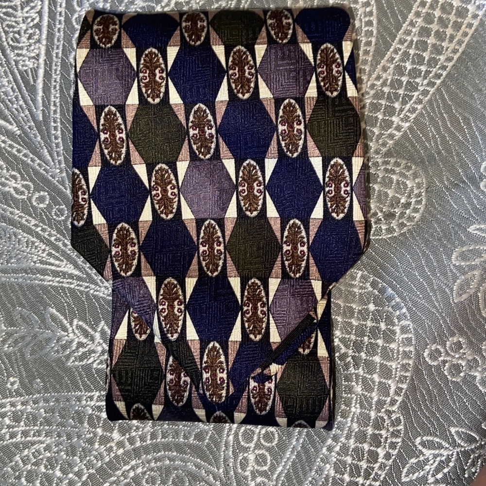 Elizabeth Nell MENS tie!
